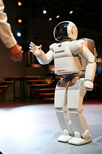 Asimo Helsingiss� 2005.